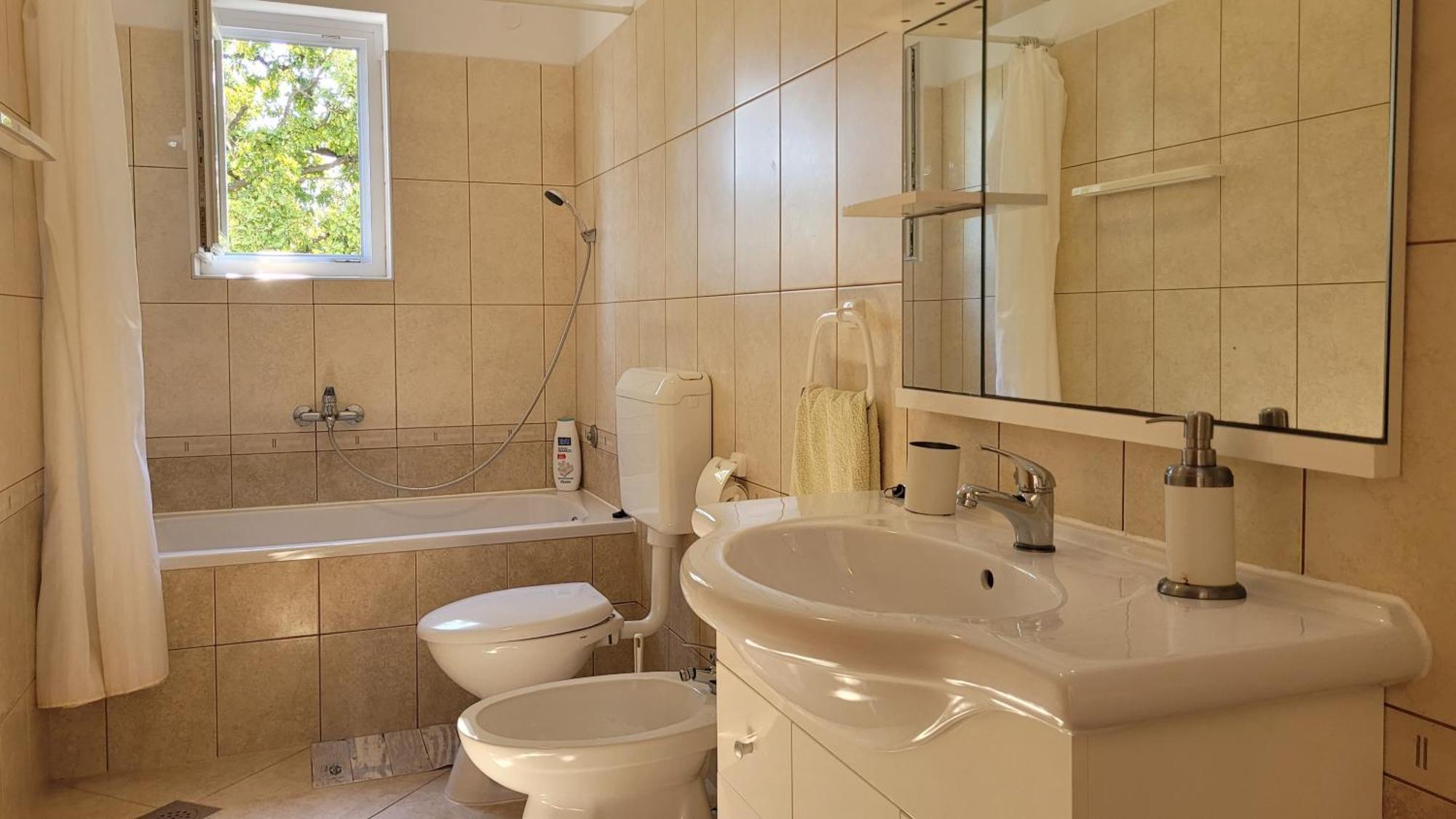אומיסאליי Apartments Adriana מראה חיצוני תמונה