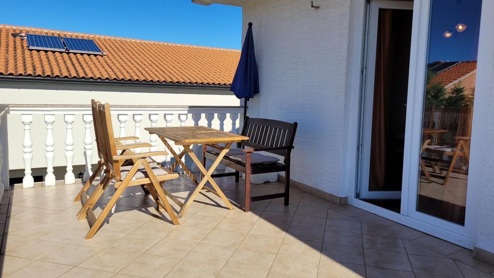 אומיסאליי Apartments Adriana מראה חיצוני תמונה